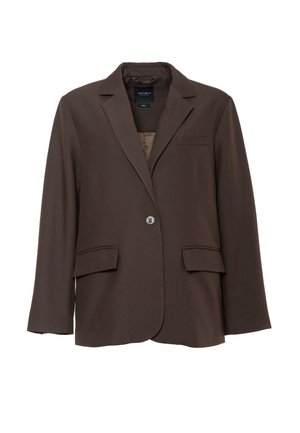 Brązowa marynarka o gładkiej fakturze, z wyraźnymi klapami, dwoma przednimi kieszeniami, pojedynczym zapięciem na guzik oraz kieszenią na piersi.