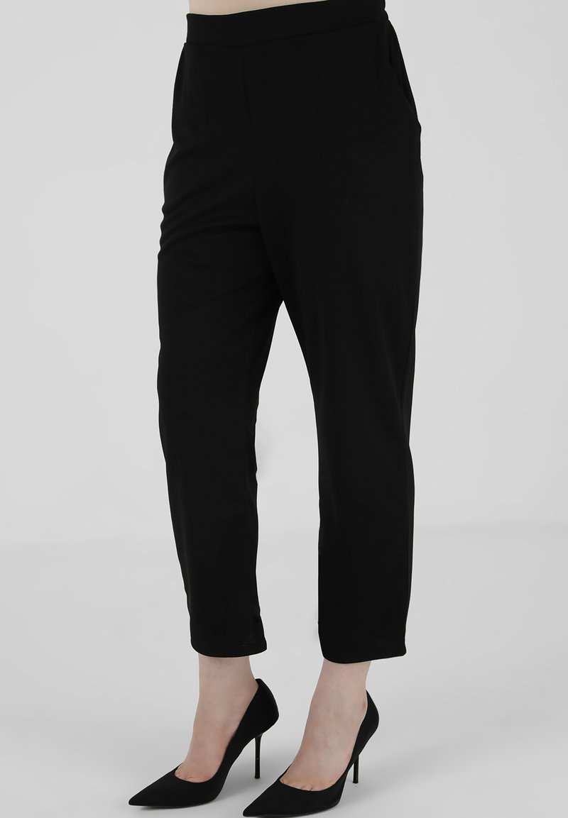 Modanisa PLUS SIZEALIA Pantaloni black/nero Zalando.it