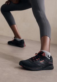 Reebok NANO - Παπούτσι προπόνησης - black/midnight plum/coral