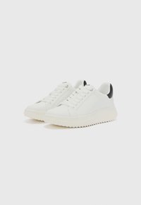 DKNY LOBECO - Baskets basses - white/black