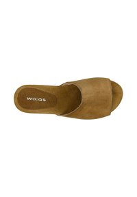 Tan suède slipper sandaal met een open teen ontwerp, een brede strap en een gevoerd voetbed. Kenmerkt een gladde textuur en subtiele branding.