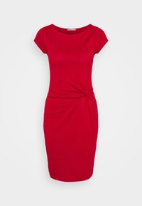 Röd, knälång figursydd klänning i slät tyg. Har rund halsringning och små ärmar, med en knutdetalj i midjan.