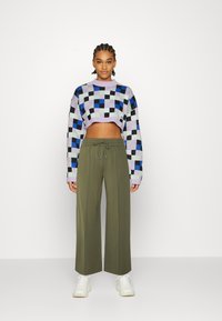 ONLY ONLPOPTRASH SUKI LIFE WIDE - Calças - olive night