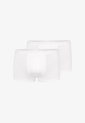 Zwei Paar schlichte weiße Boxershorts für Herren mit gebrandeten Bundstreifen, vor weißem Hintergrund dargestellt.