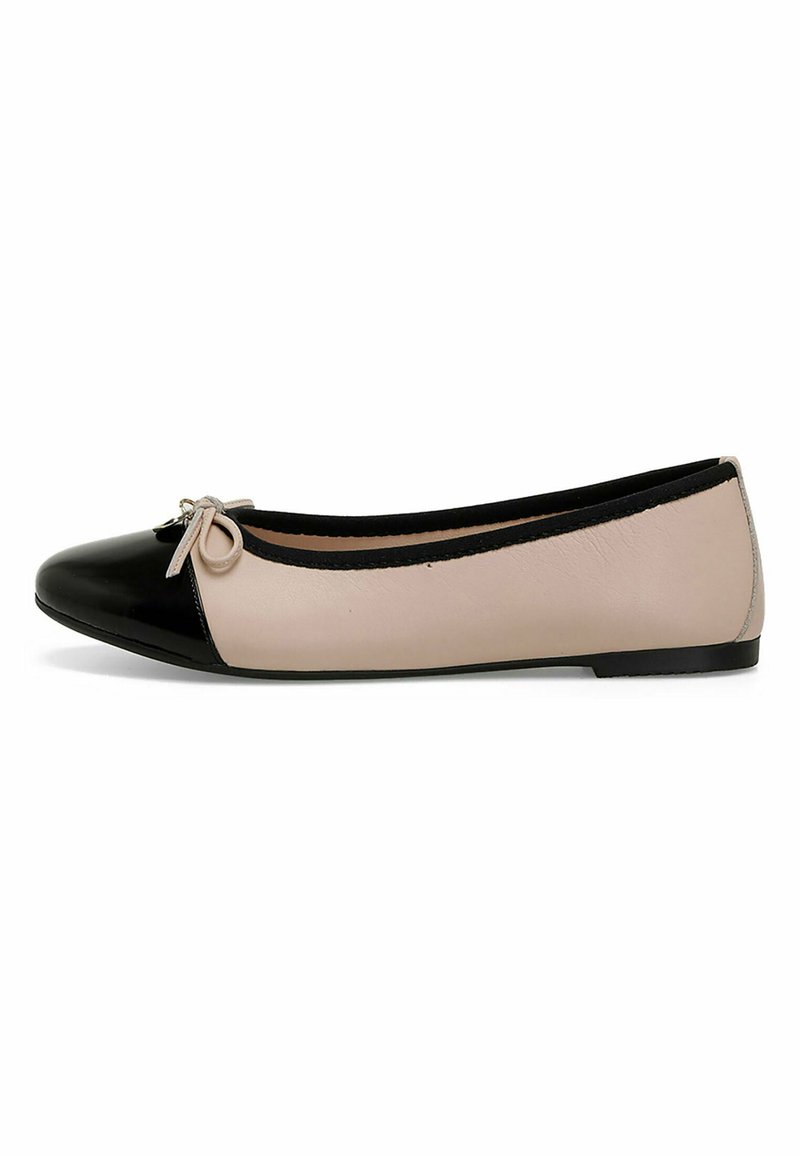 Ballerines femme à talon plat dessus uni en mesh noir