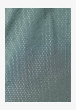 Primo piano di tessuto testurizzato con un sottile motivo a griglia e stelline in tonalità di grigio e blu.