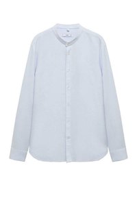 Camicia azzurra a maniche lunghe con colletto alla coreana, apertura frontale con bottoni e orlo arrotondato. Realizzata in un tessuto di superficie liscia.