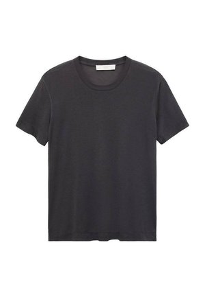 Črna kratka majica z rokavi, izdelana iz mehke tkanine, z okroglim ovratnikom in ravnim krojem. Minimalistična zasnova brez vidnih vzorcev ali poudarkov.