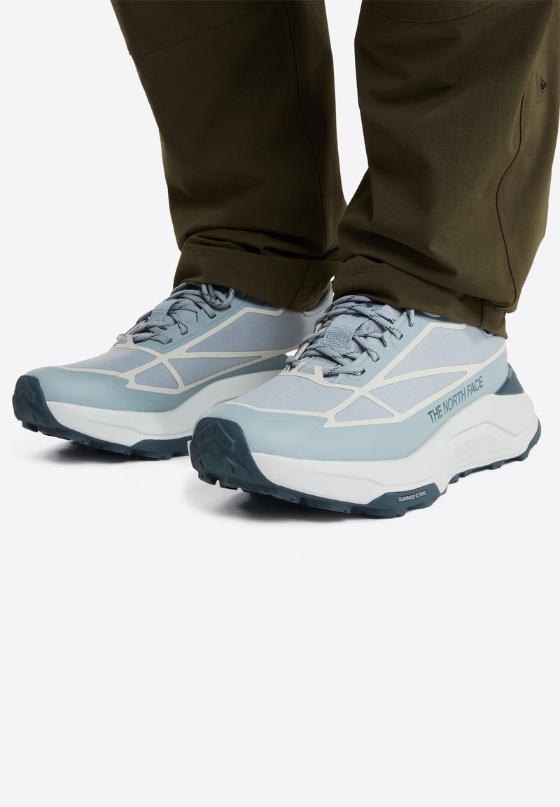 The North Face M FASTPACK WP - Sportovní boty - frost grey/glacier gray