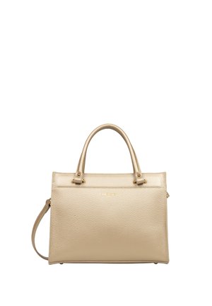 Sac à main en cuir beige texturé avec double poignée supérieure, bandoulière amovible et détail discret du logo doré sur le devant.