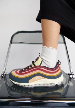 Nike Sportswear AIR MAX 97  - Sneakers laag - deep jungle/white/bronzine/sesame/red stardust/cedar