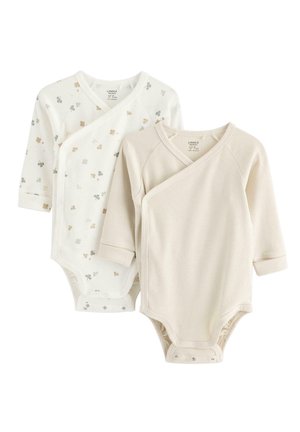 Deux bodies nouveau-nés à manches longues, un uni crème côtelé et un blanc avec de petits imprimés floraux gris et beige, tous deux avec des fermetures à pression.