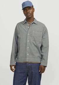 Jack & Jones WEIT GESCHNITTEN - Camicia - bright white