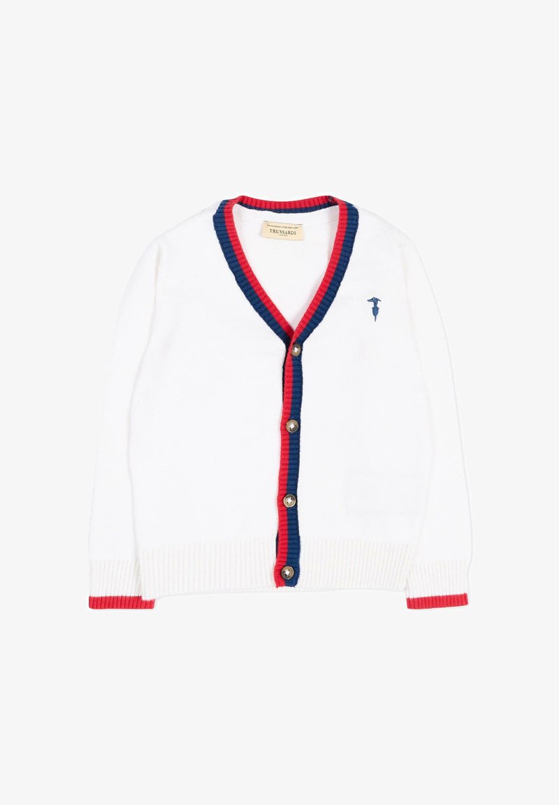 Cardigan blanc boutonné avec bordure rouge et bleu marine, poignets côtelés et un petit logo bleu marine brodé sur le côté gauche de la poitrine.