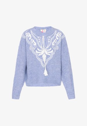 Jasnoniebieski sweter wykonany na drutach z długimi rękawami, z białymi haftami i frędzlami przy dekolcie. Miękka tekstura, krótki fason.