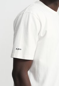 Aubin NEWBURGH  - T-paita - chalk white