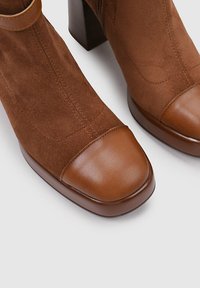 Hispanitas Botines con plataforma - camel
