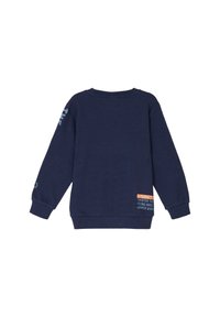 Felpa blu navy in misto cotone, con collo rotondo, maniche lunghe e dettagli testuali stampati sul lato e sulla manica.
