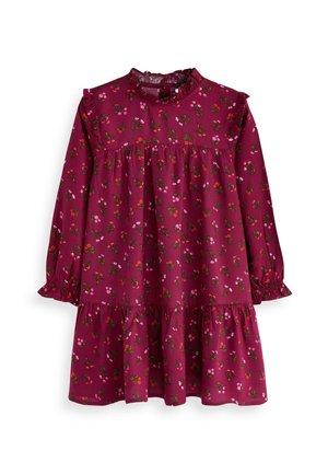 Robe bordeaux avec imprimé floral, col à volants et manches longues. Présente un ourlet à étages et de petites roses et fleurs sur tout le tissu.