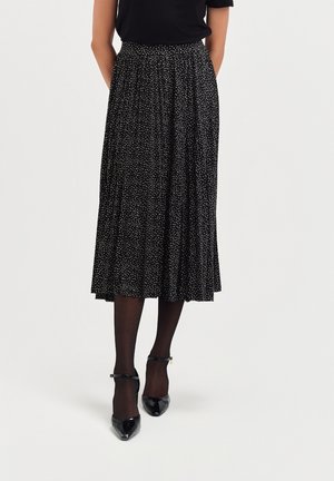 - Spódnica trapezowa