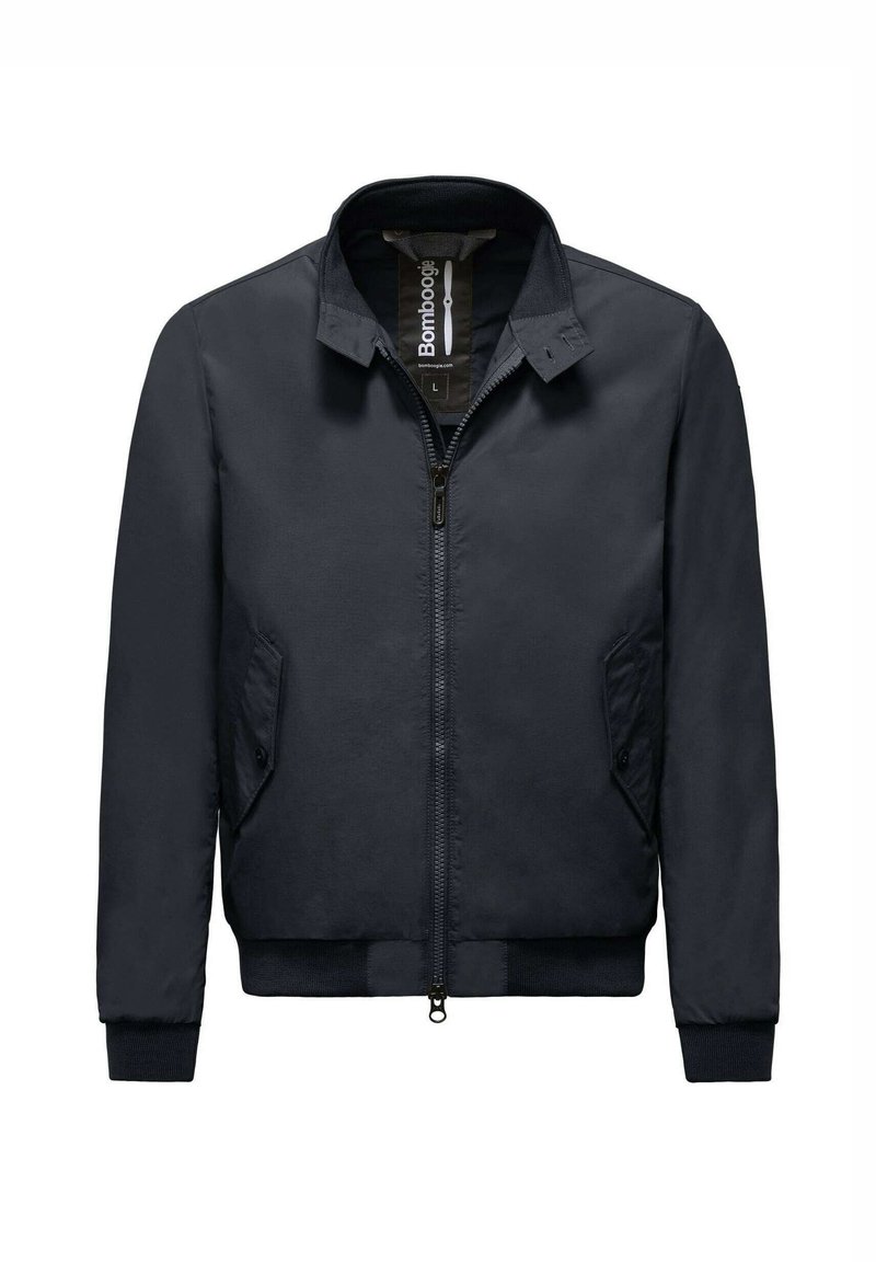 Giacca bomber navy con zip anteriore, colletto, tasche laterali, polsini e orlo a costine, realizzata in tessuto liscio e resistente.