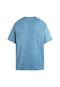 Lyseblå kortærmet t-shirt lavet af bomuld. Har en rund halsudskæring og mærkenavnet "PEPE JEANS" trykt på ryggen.