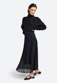 Rich & Royal Pleated skirt - black