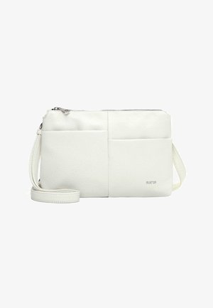 Sac bandoulière en cuir blanc avec deux poches avant, fermeture éclair et sangle ajustable, avec petit logo "RUE '09" en bas à droite.