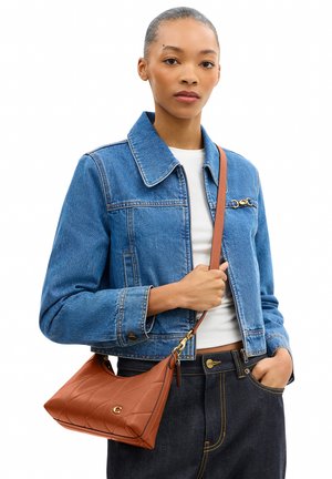 COACH, JULIET SHOULDER BAG 25 WITH QUILTING - Bolso de mano - b amber brown