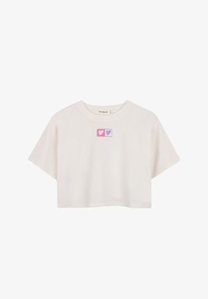 Witte cropped t-shirt met een klein ontwerp van twee harten, één roze en één paars, binnen aangrenzende vierkante vakjes op de borst.