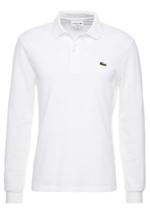 Hvit langermet polo-shirt laget av bomull, med klassisk krage og en liten grønn Lacoste-logo på brystet. Jevn tekstur.
