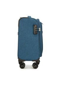 Valise en tissu bleu avec une surface texturée, double zip et serrure TSA, dotée de quatre roues noires pour la mobilité.