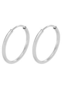 Pendientes de aro de plata, forma circular, textura lisa y brillante, y ancho constante en toda su extensión. Diseño minimalista sin acentos adicionales.