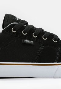 Etnies BARGE - Sapatilhas de skate - black/white