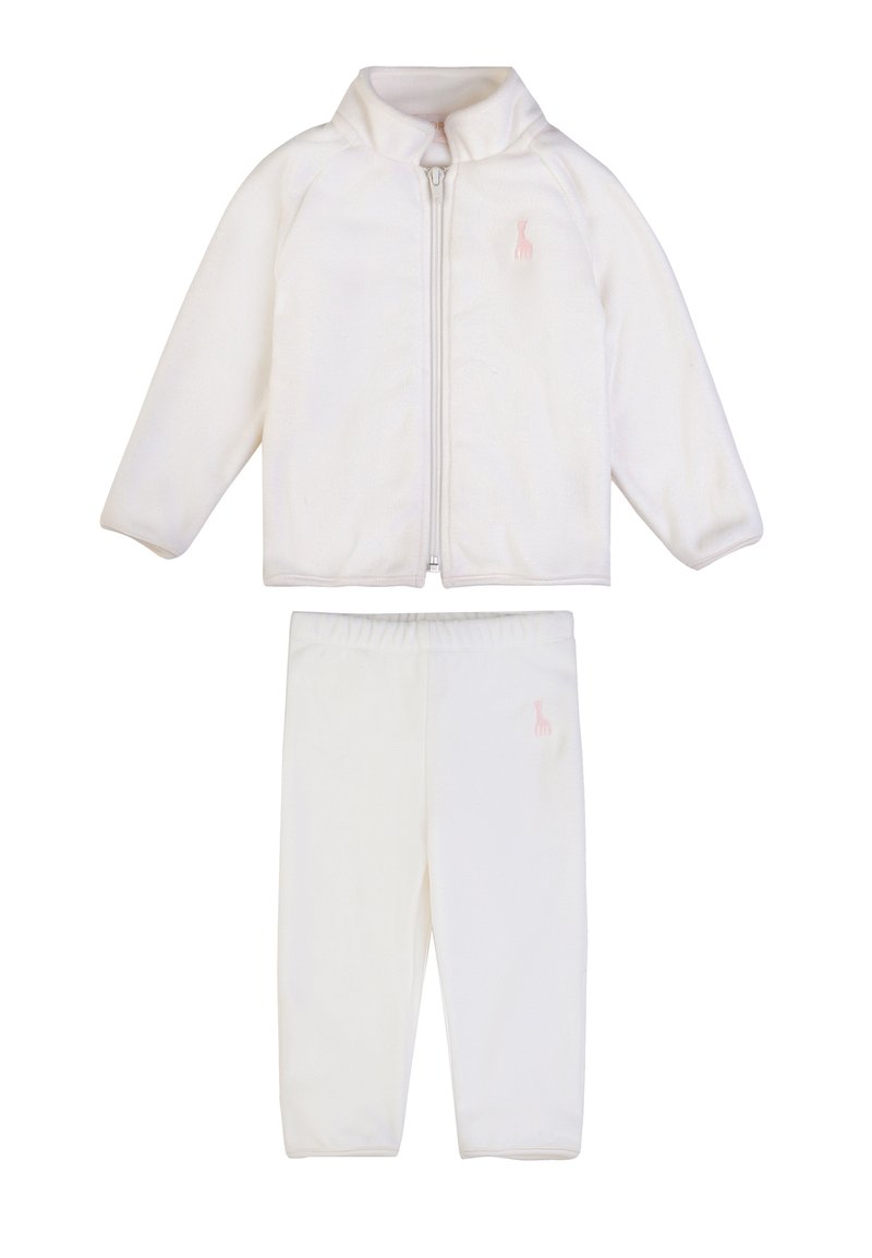 Tuta in pile bianco composto da una giacca con zip e colletto alto e pantaloni coordinati, entrambi con un piccolo logo rosa sul lato sinistro.