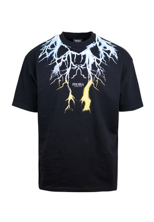 T-shirt in cotone nero con un design grafico di fulmini blu e gialli sulla parte anteriore, con la scritta "PHOBIA" stampata sotto.