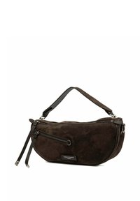 Borsa a tracolla in suede marrone con forma arrotondata, dotata di un vano principale con zip e una tasca esterna con zip. Include una corta tracolla in pelle.