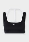W NK1 DF STRAPPY PAD BRA E+ - Αθλητικό σουτιέν ελαφριάς στήριξης - black/white