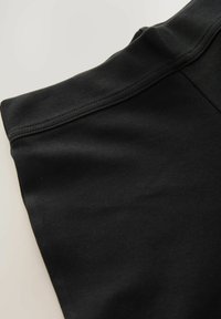 Non sélectionné, black