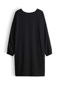 Zwarte jurk tot op de knie met een ronde halslijn en lange, geplooide mouwen. De stof lijkt glad en het ontwerp is eenvoudig en minimalistisch.