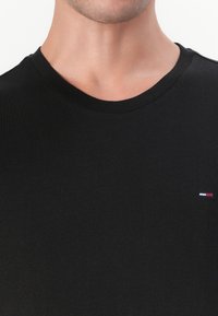 Tommy Jeans TEE 3 PACK - T-shirts - black /grey/ecru