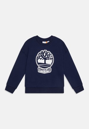 Mørkeblå Timberland sweatshirt med lange ærmer, ribstrikkede manchetter og kant, med hvidt trælogo og Timberland tekst på forsiden.