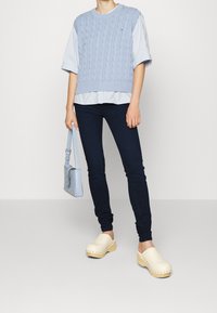 Tommy Hilfiger Vaqueros pitillo - black denim
