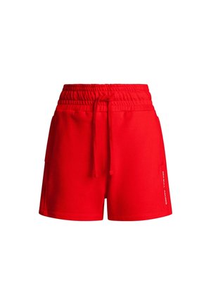 Crvene kratke hlače od mekog materijala, s elastičnim pojasom i vezicom, bočnim džepovima i printanim logotipom na jednoj nogavici.