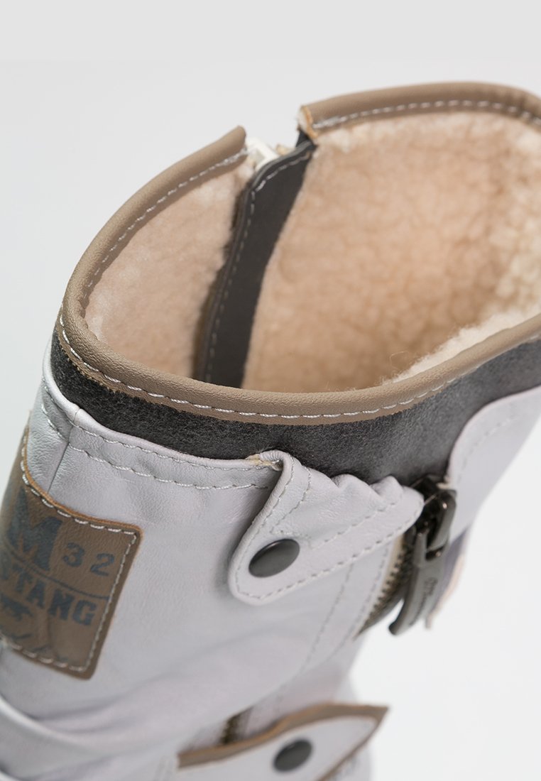Damen Klassische Stiefel | Mustang Cowboy-/Bikerboot offwhite/weiß - PU23952 Damen Klassische Stiefel | Mustang Cowboy-/Bikerboot offwhite/weiß - PU23952