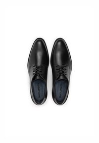 Czarne skórzane buty na eleganckie wyjścia o gładkiej fakturze, zaokrąglonym nosku i wiązanym fasonie. Wnętrze posiada niebieską wkładkę z logo.