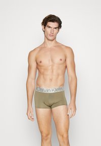 Calvin Klein Underwear LOW RISE TRUNK 3 PACK CKR STEEL MICRO - Apakšbikses - rum raisin/dusky green/arctic