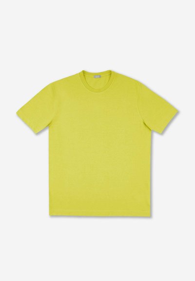 Camiseta de manga corta de algodón amarillo brillante. Diseño clásico de cuello redondo con una textura suave y dobladillo recto. Color sólido y sencillo.