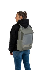 OAK25 DAYBAG - Hátizsák - salbeigrün
