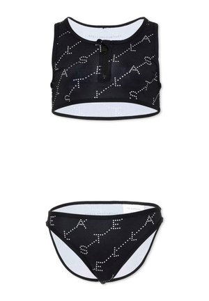 Czarny dwuczęściowy kostium kąpielowy z białym wzorem w kropki tworzącym napis „Stella McCartney”, zapinany na zamek z przodu w górnej części, klasyczne bikini na dole.